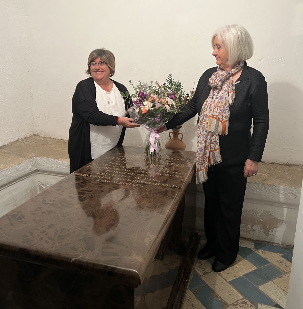 ©Ayto.Granada: LA OFRENDA FLORAL EN LA CRIPTA DE LA CATEDRAL MARCA EL INICIO DE LOS ACTOS DE CONMEMORACIN DEL DA DE MARIANA PINEDA 
